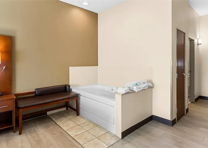 Hotel Comfort Near Libertyville North
