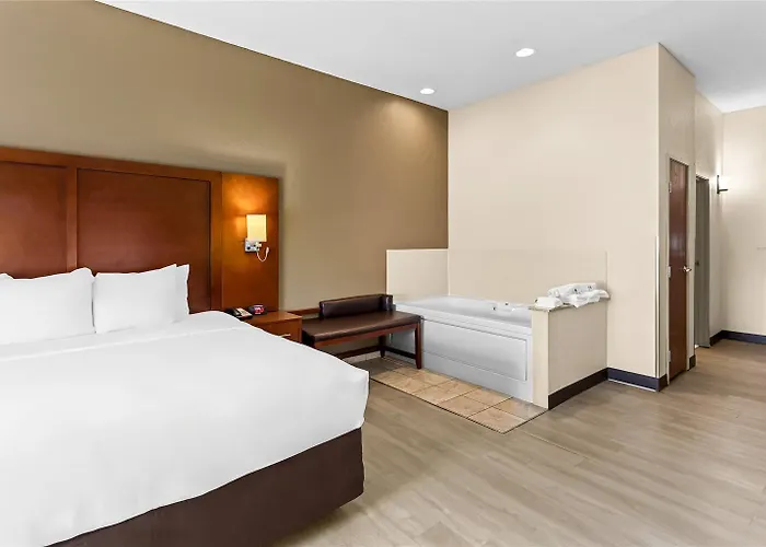 Hotel Comfort Near Libertyville North