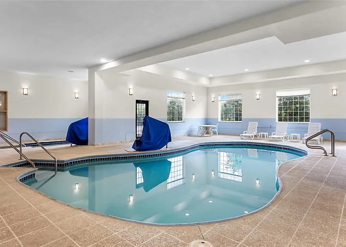 Comfort Near Libertyville North 4* Grayslake
