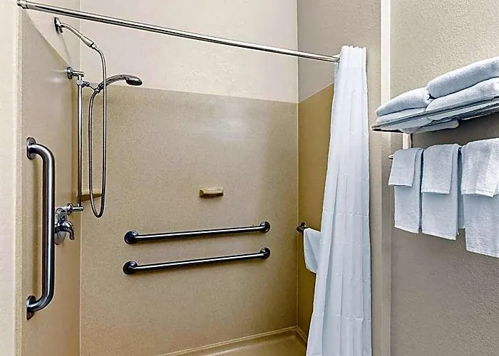 Comfort Near Libertyville North 4* Grayslake