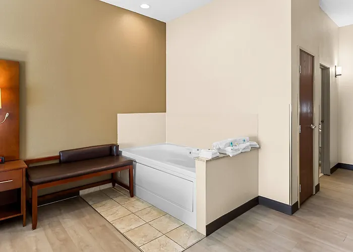 Comfort Near Libertyville North 4* Grayslake